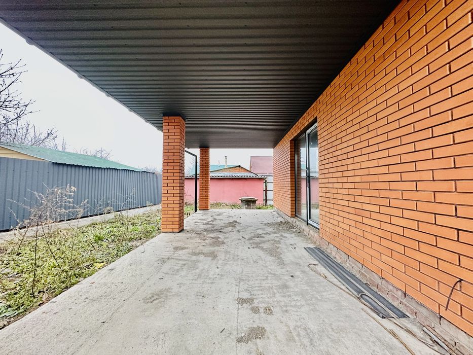 Новий приватний будинок з терасою , кухня-студія + 4 кімнати