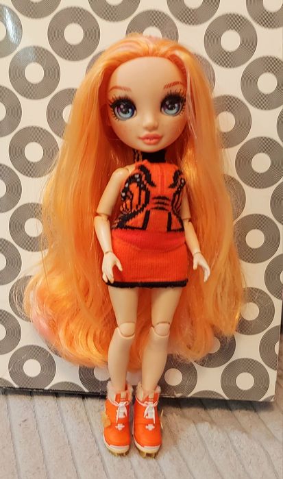 Лялька Rainbow High Рейнбоу Хай Поппі Роуан Winter Break Poppy Rowan Orange Fashion Doll