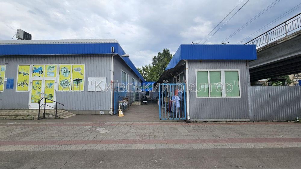 Продаж торгівельного приміщення 460 кв.м, пр-т .Шухевича 30