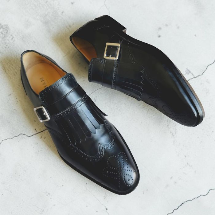Sapatos Pretos em Couro da Marca Mariano! Novos!