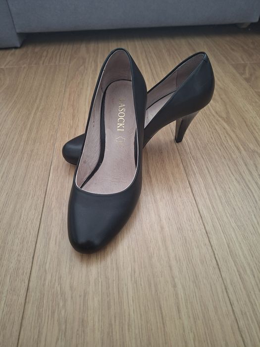 Czarne buty skorzane na obcasie Lasocki 35