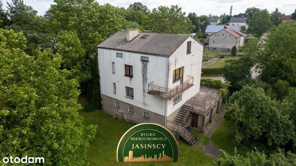 Dom nad rzeką Łydynia na skraju miasta Ciechanów