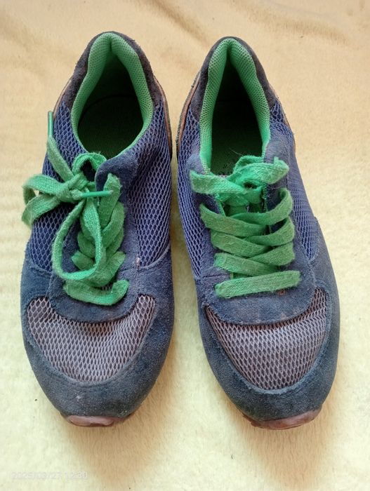 Різне взуття для хлопчиків