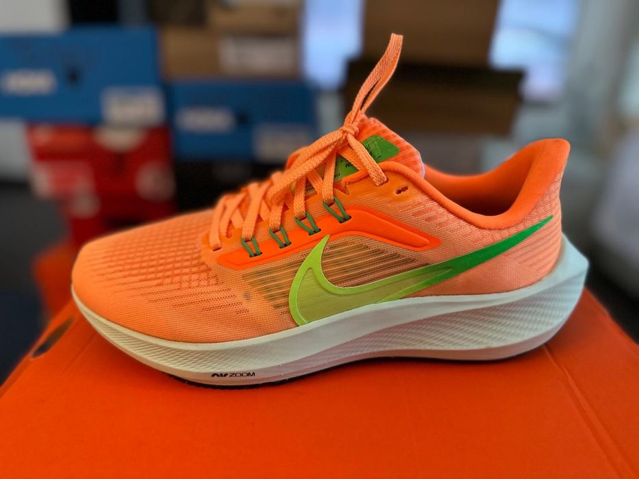 Продам кроссовки Nike, размер 40