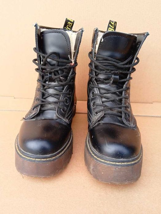 Взуття зимове. Розм. 37.5  Черевики на платформі. Зима.