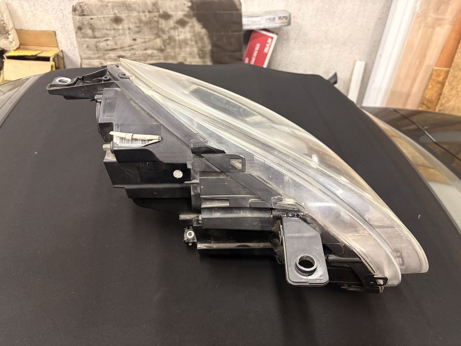 Lampa lewa Alfa Romeo Giulietta ciemna xenon ksenon europa