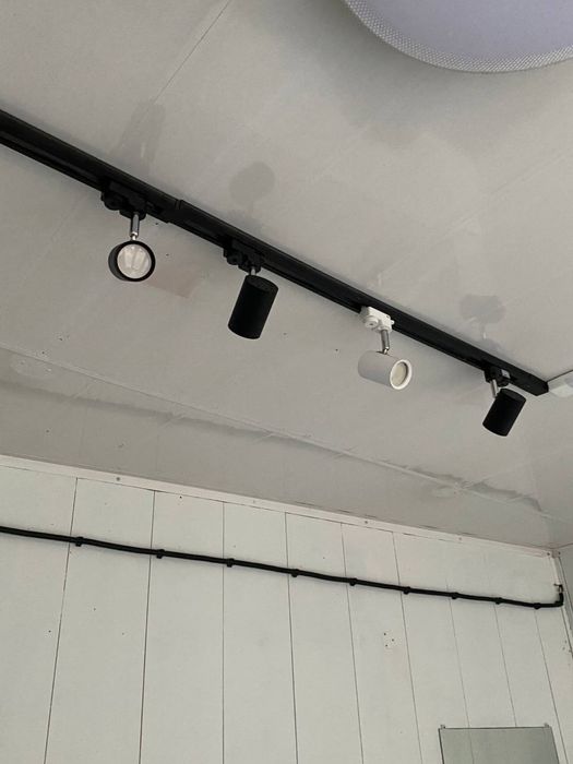 Трековий світильник. Світильник. Лампа