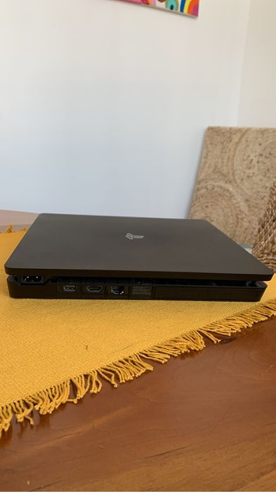 Playstation 4 500gb+ comando e cabos