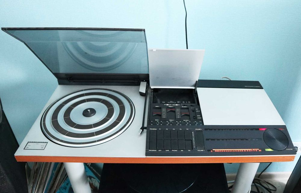 Центр Bang Olufsen beocenter 3300 beocenter2200 beocenter 7700 Дания