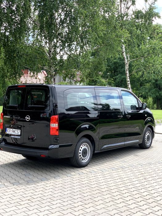 Wynajem BUSA 9 osobowego Opel Vivaro 2021 Long