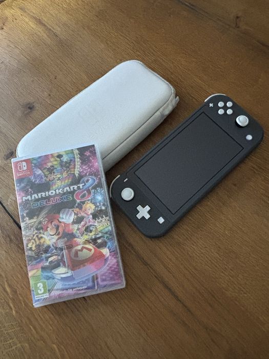Nintendo Switch Lite c/ case e jogo MarioKart Deluxe 8