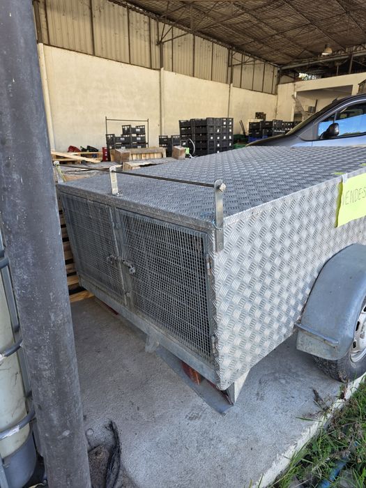 Reboque canil em alumínio