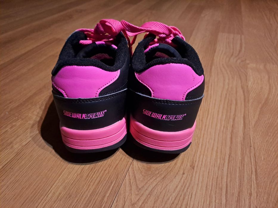 Buty z kółkami Sidewalk Sports (czarno-różowe)