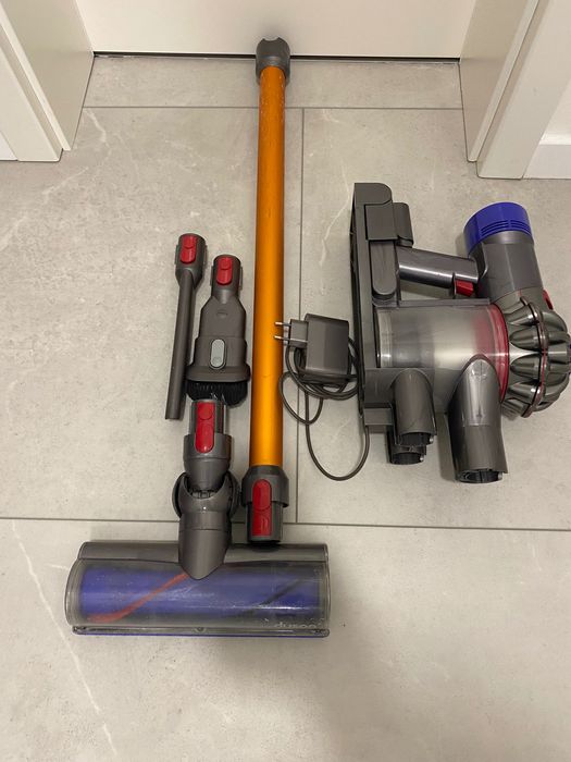 Пилосос Dyson v8