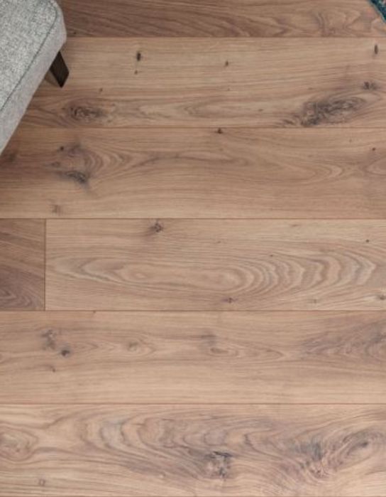 Pavimento Flutuante AC5/33 de 8mm Kronoswiss - cor de carvalho