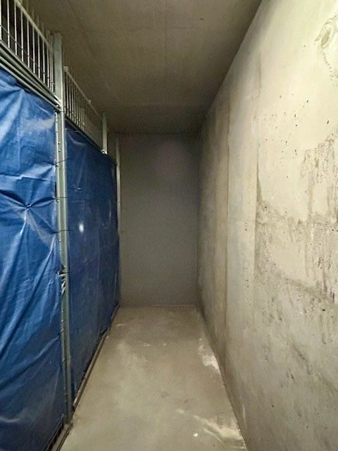 Miejsce parkingowe + komórka lokatorska | Kasprzaka 31B | przy wejściu do klatki C - Widok 4