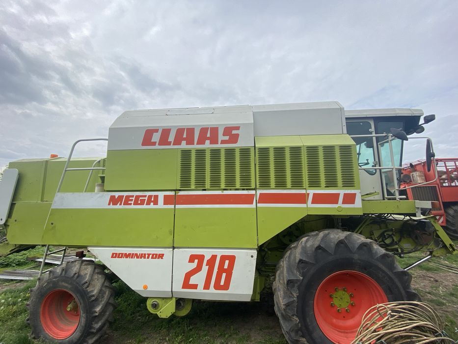 Claas Mega 218.