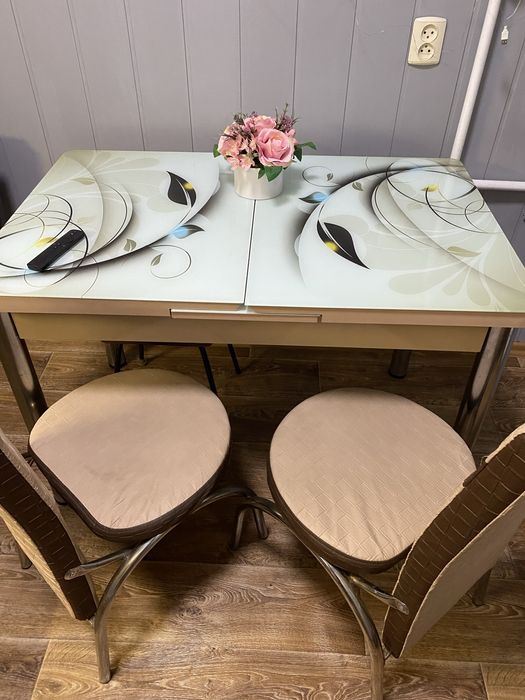 Кухонний розкладний стіл з 4 стільцями