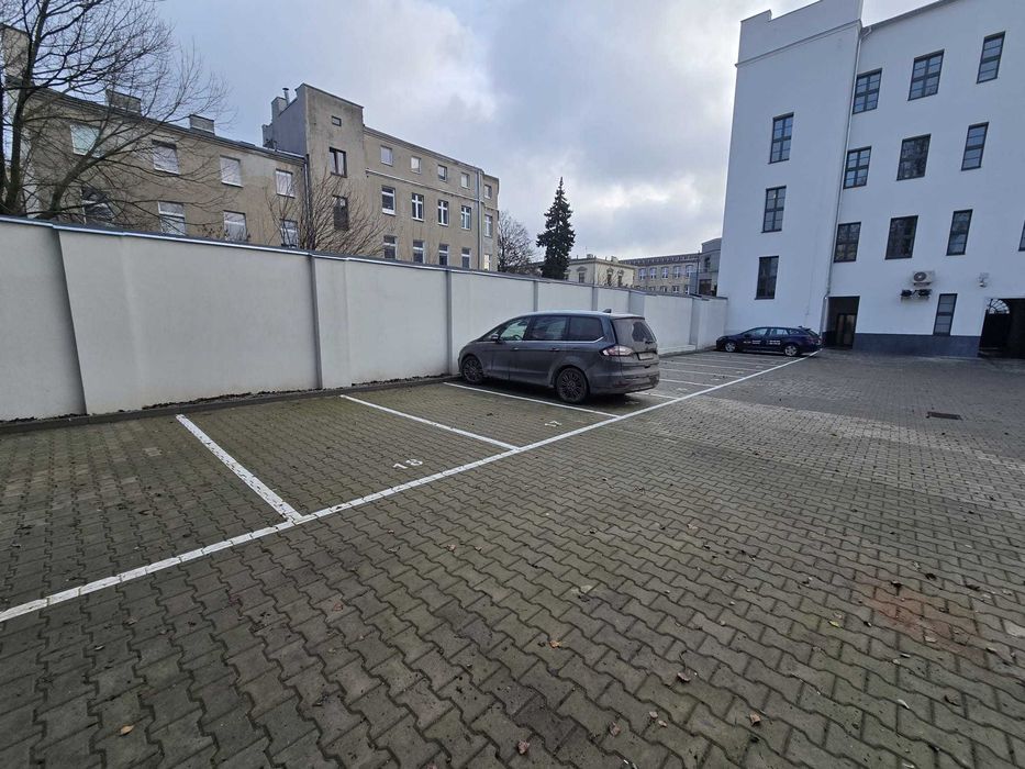 Miejsce parkingowe wewnętrzny dziedziniec ul. Kopernika 41 - Widok 2