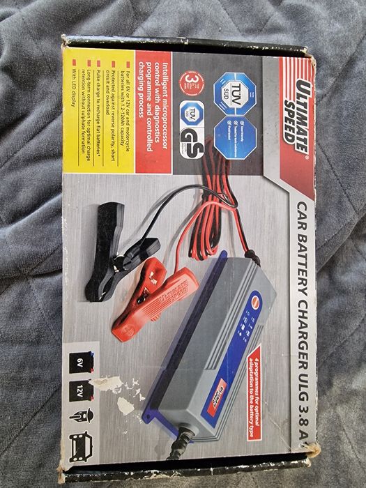 Prostownik ładowarka akumulatora Ultimate Speed 6V / 12V - SPRAWNY