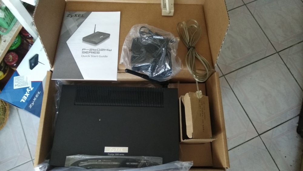 Router Zyxel 2602HW-61C Modem ADSL, Switch, Wifi, 2 x Voip - Prestige