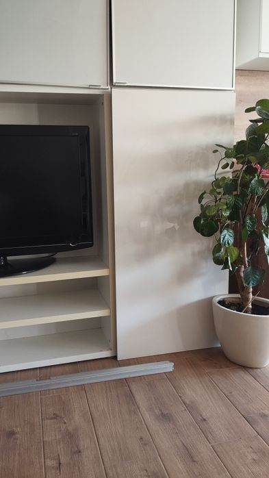 Besta szafka RTV i system przesuwny