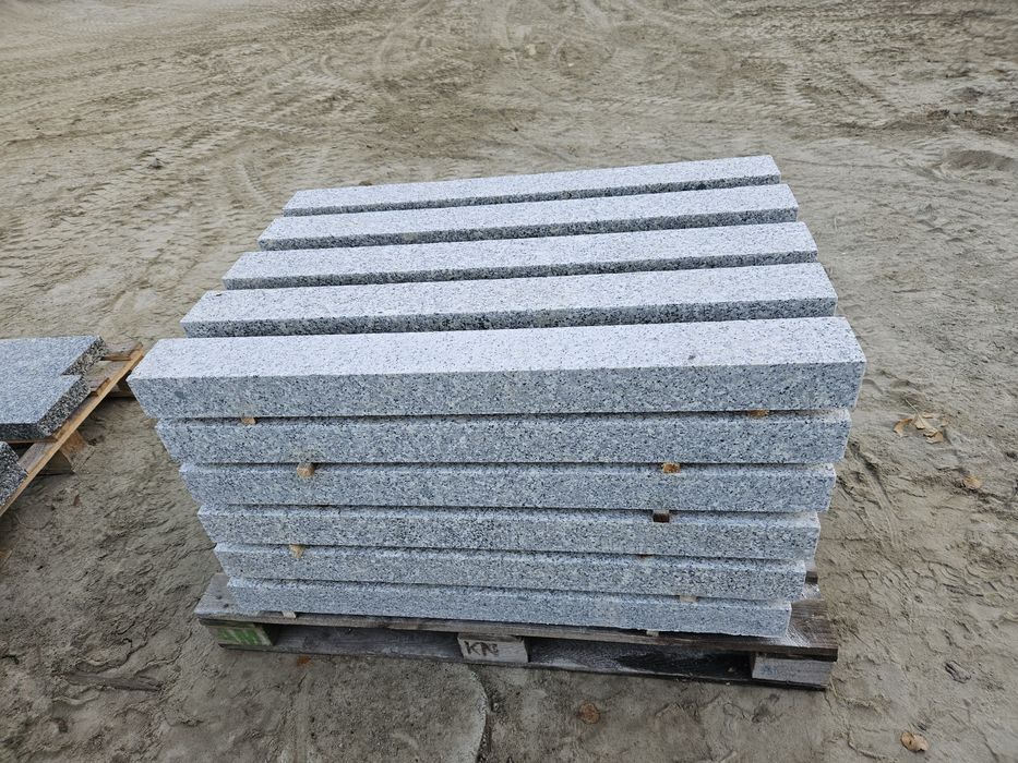 PALISADA GRANITOWA  / CIĘTA  /  płomieniowana/ Producent/Polski Granit
