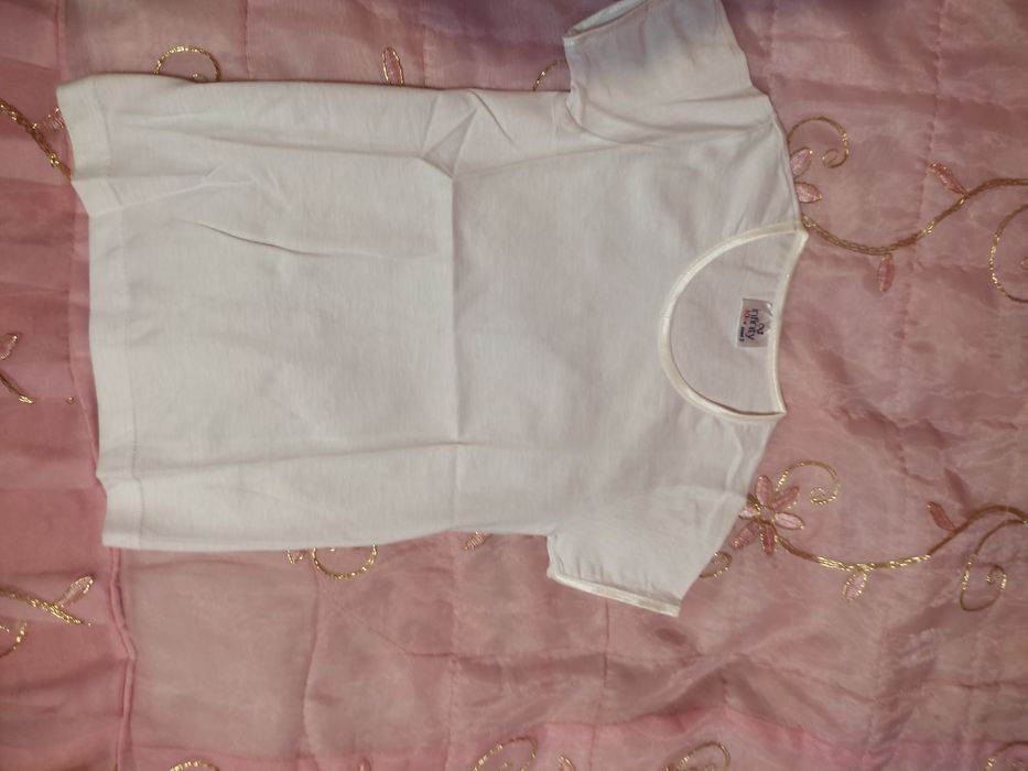 Білі футболки на дівчинку 2,3,4 роки. Нові