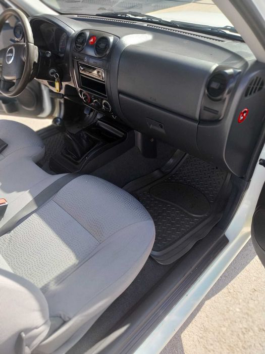 Isuzu D-MAX 2013