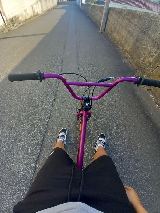 BICICLETA BMX - cor roxa