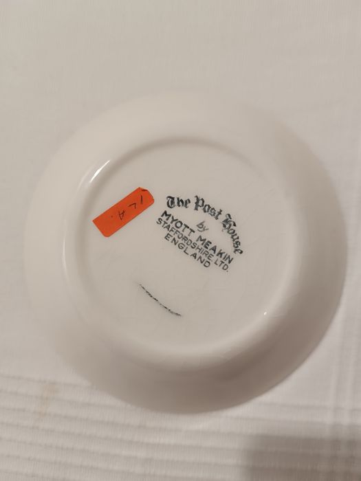 Taça Porcelana Inglesa. Staffordshire. 14 cm