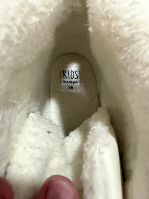 Calças, botas e luvas neve