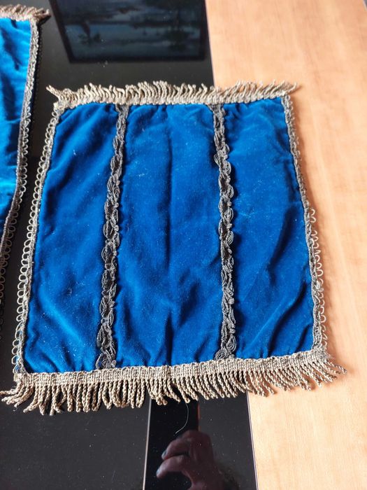 Conjunto naperons vintage em azul.