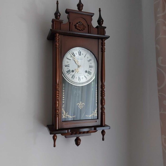 Zegar wiszący szafkowy