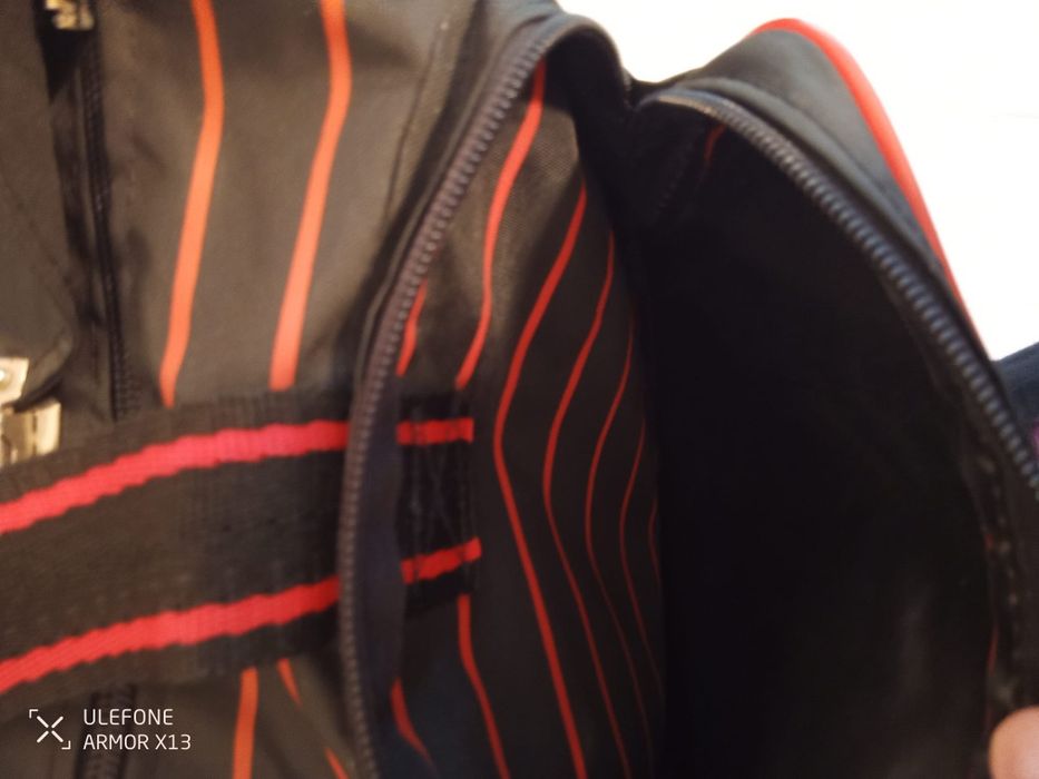 Saco para viagem ou desporto.