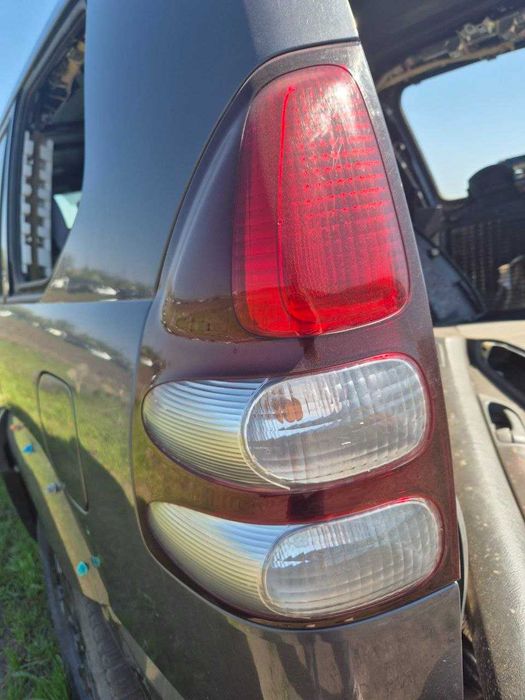 Задні стопи на Авто  Toyota Land Cruiser Prado 120 2002 - 2009 рік В наявності.