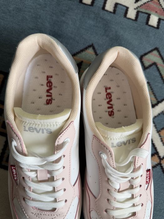 Кросівки Levis 38-39 розмір