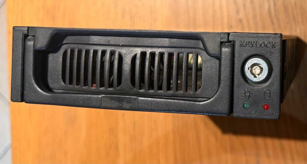 Gaveta Extraível 5.25" para Disco IDE 3.5" - Mobile Rack