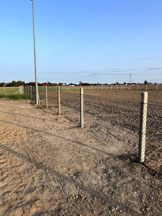 Słupki betonowe pod siatkę leśną 260cm