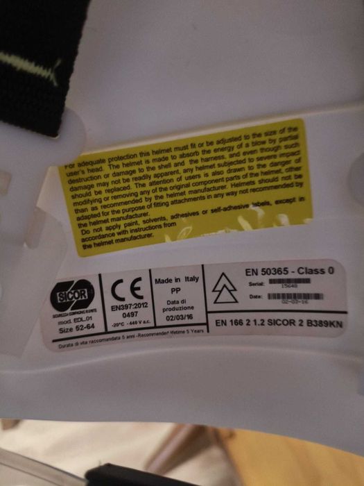 Capacete de proteção com viseira integrada