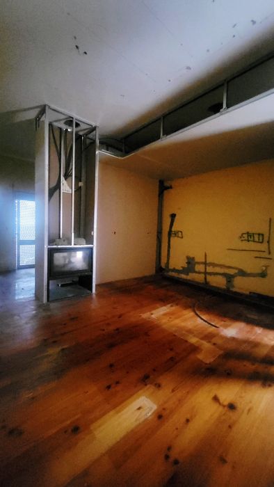 Escritório no centro de Caminha para converter num apartamento