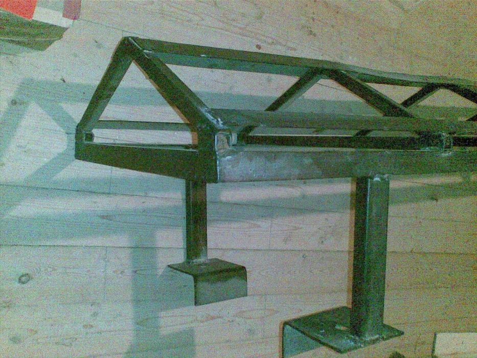 Навес для ворот, калитки или дымохода.