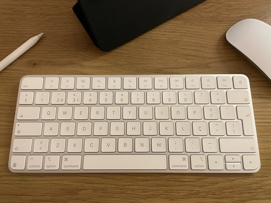 iPad Pro 13”_M4 - WiFi + e-Sim - 256 GB  - Com Todos os Acessórios