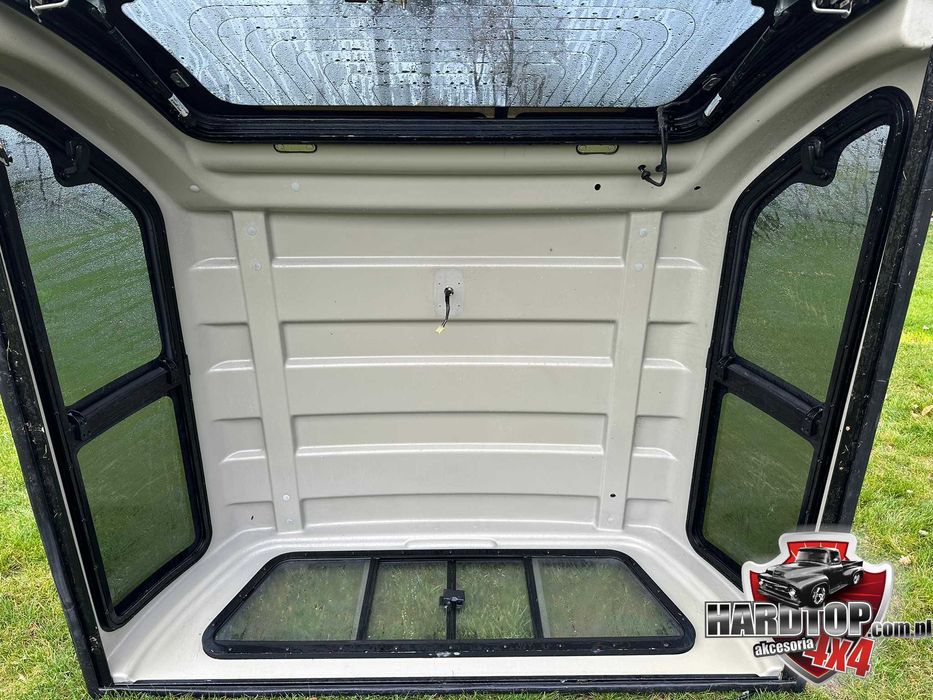 Zabudowa Hardtop Volkswagen Amarok Relingi na pakę Klapy