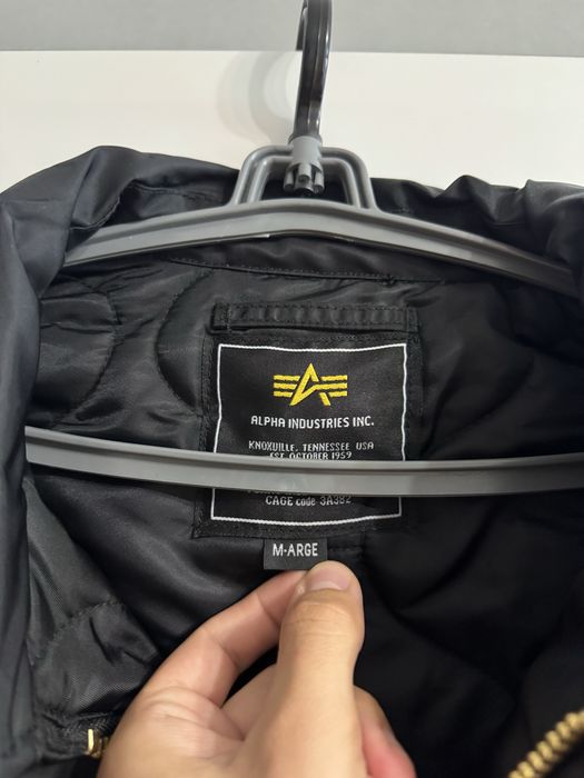 Продам бомбер Alpha Industries