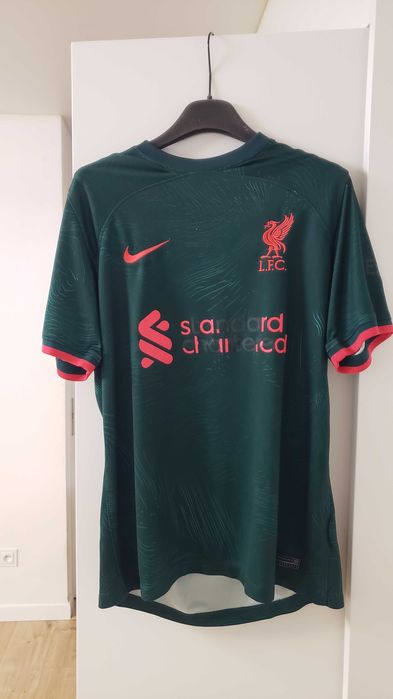 Футбольна форма Liverpool 2021/22