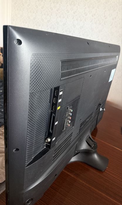 Продам телевізор Samsung UE40J5100AW (40”, Full HD) на запчастини або під відновлення.