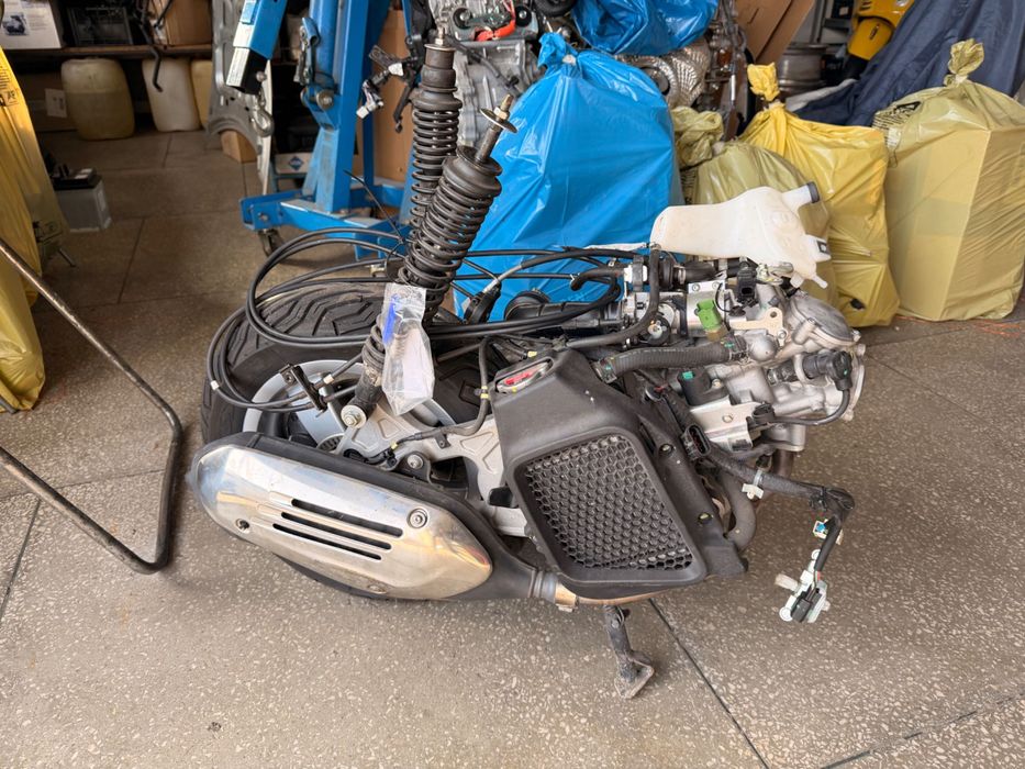 Silnik 125 I-get Vespa GTS 22rok