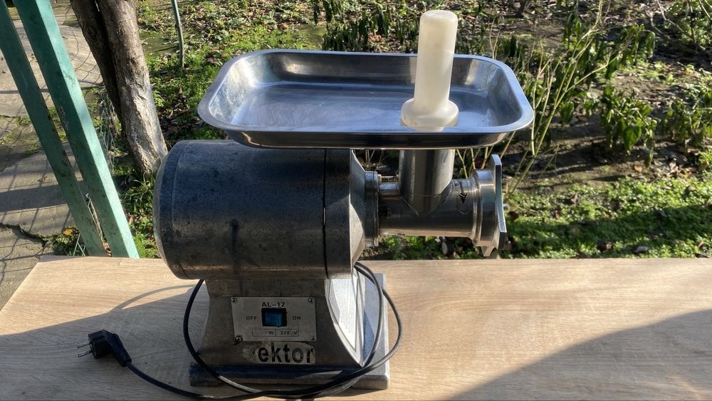 Мясорубка професиональная Vektor AL-12