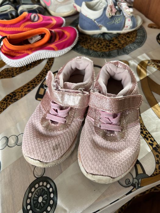 Подарую розмір 24-25